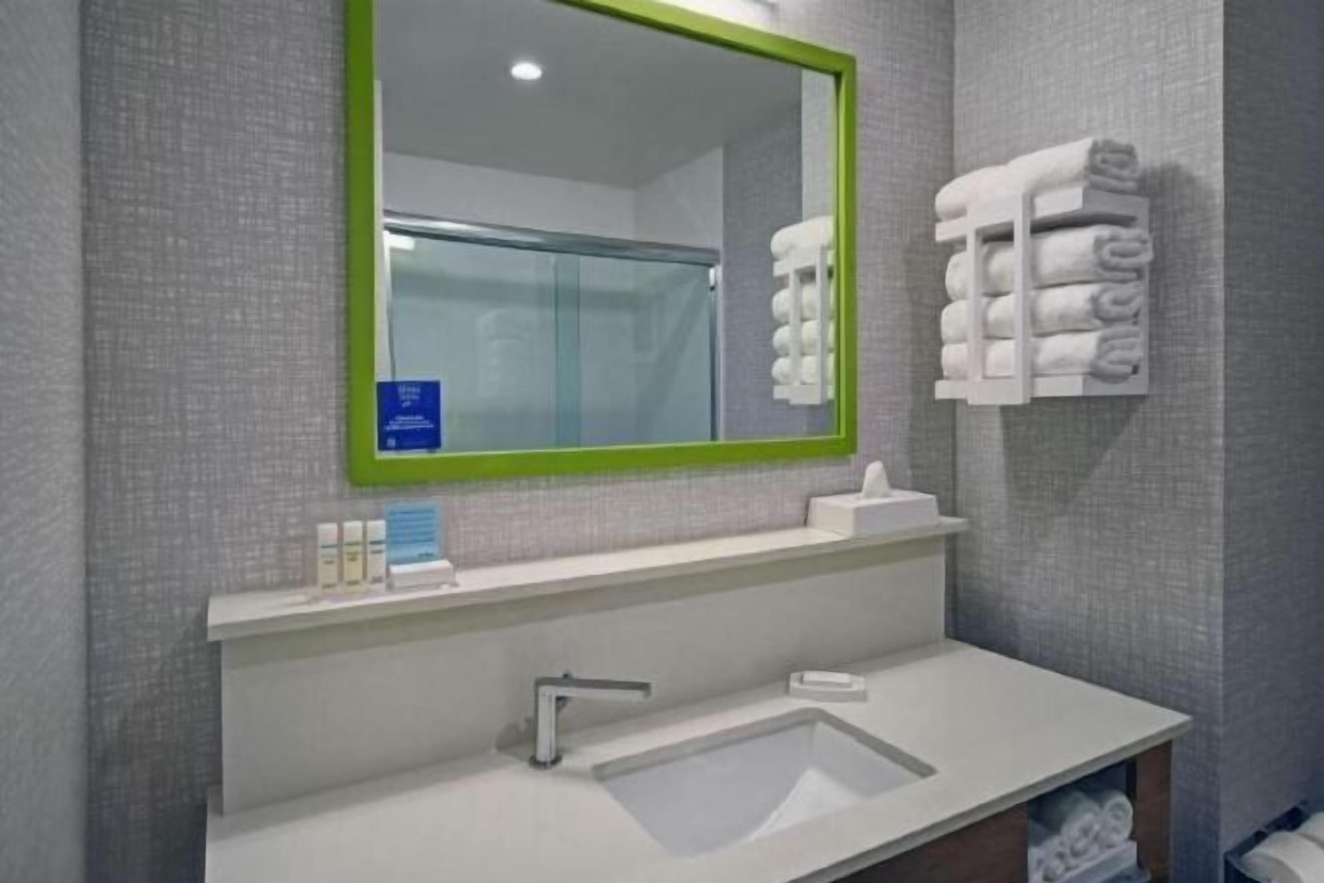 Badrum | Hårtork och handdukar