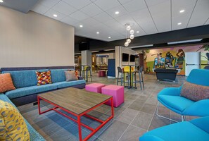 Lobby - Home2 Suites by Hilton Milwaukee Downtown (Milwaukee)