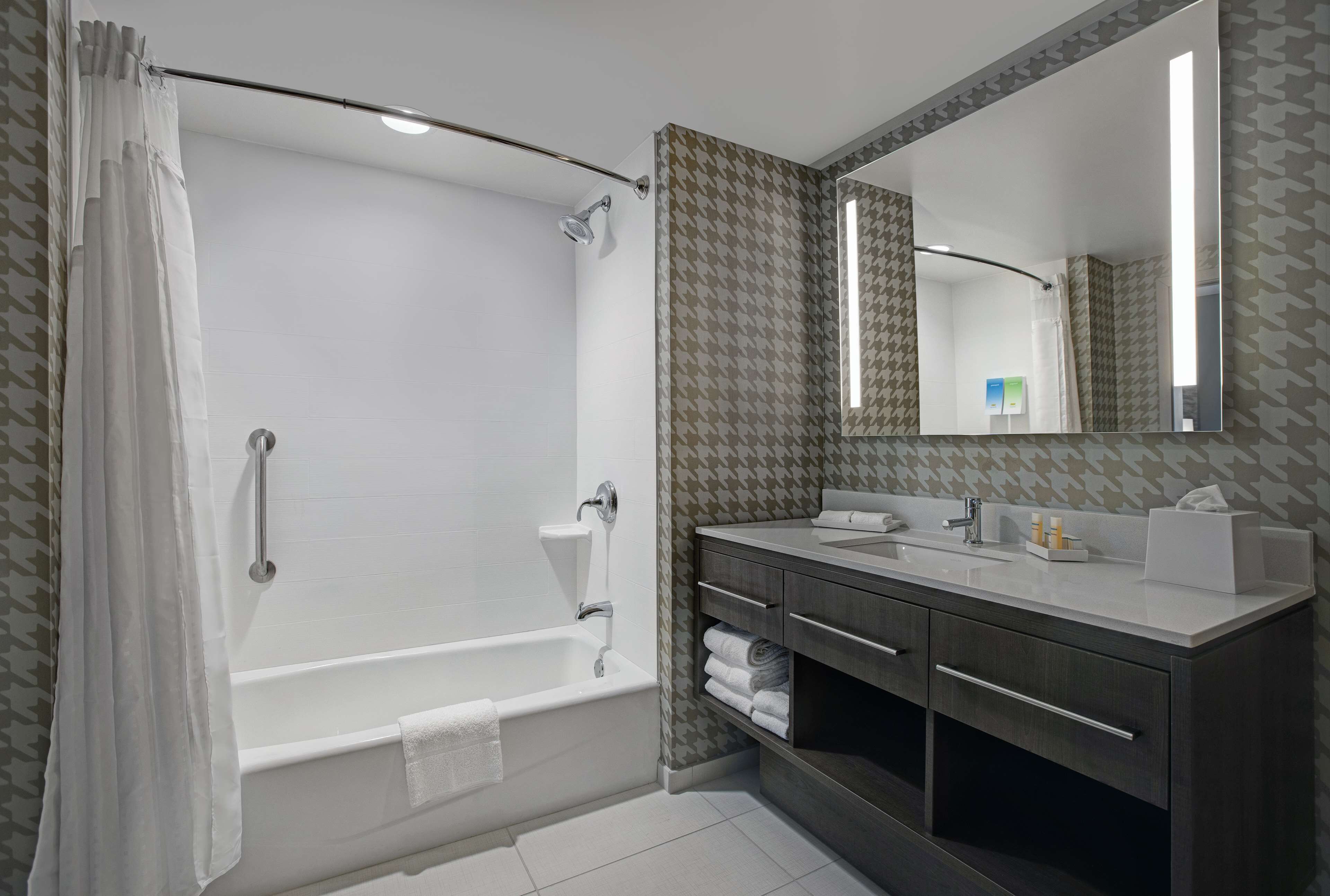 Suite, 1 Bedroom, Non Smoking | Bilik Mandi