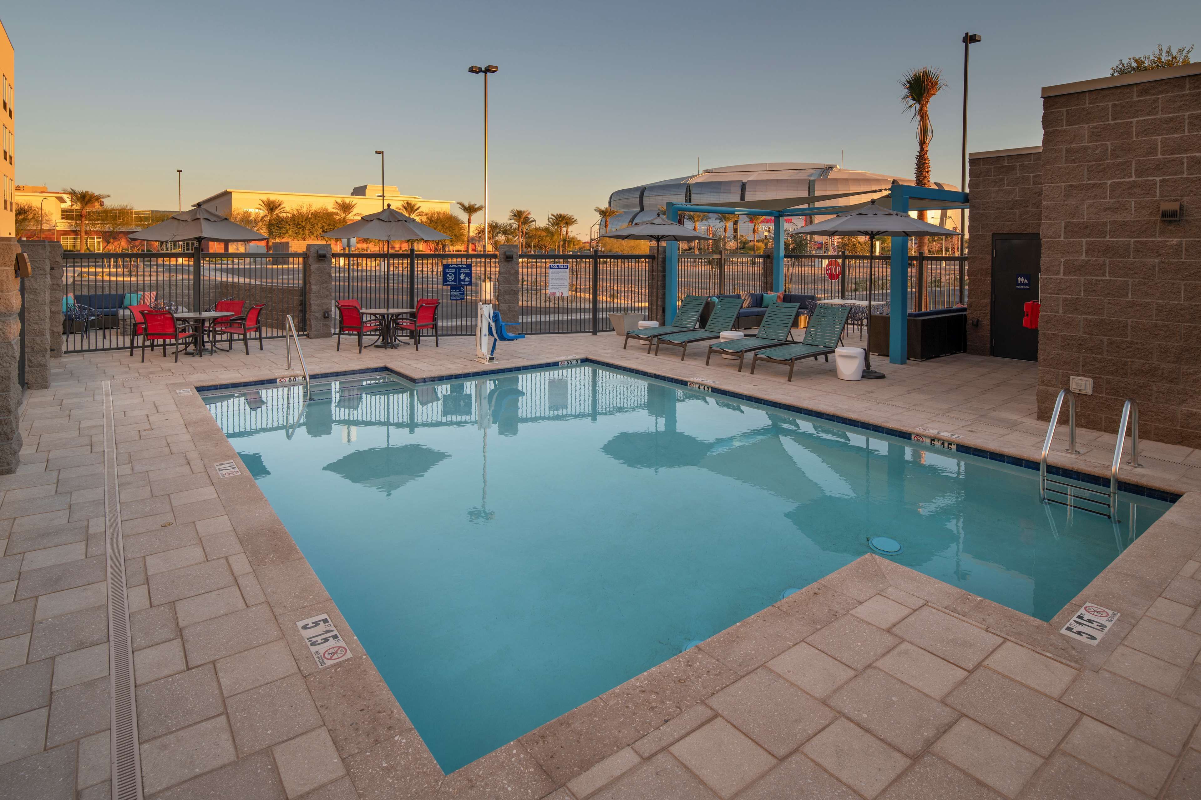 outdoor pool, open 9:00 am to 9:00 pm, pool loungers