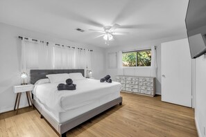 2 bedrooms, iron/ironing board, WiFi, bed sheets - Designers home, located in a close proximity Texas Medical Center, Galleria, (Houston)