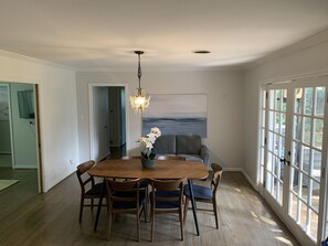 Dining - Designers home, located in a close proximity Texas Medical Center, Galleria, (Houston)