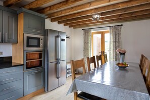 Dining - The Stables beautiful new 4 bedroomed barn conversion with use of 3 acre lake. (Ashby-de-la-Zouch)