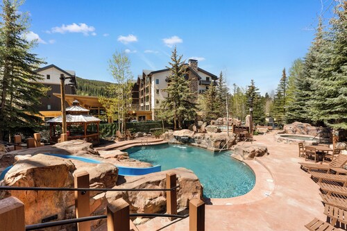 River Run Condo w/ Gorgeous Views of Snake River from Private Balcony!