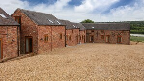 Unclassified image, 2 of 19, button - Lake View Barn Beautiful 4 bedroomed conversion sleep 9 with use of private lake (Ashby-de-la-Zouch)