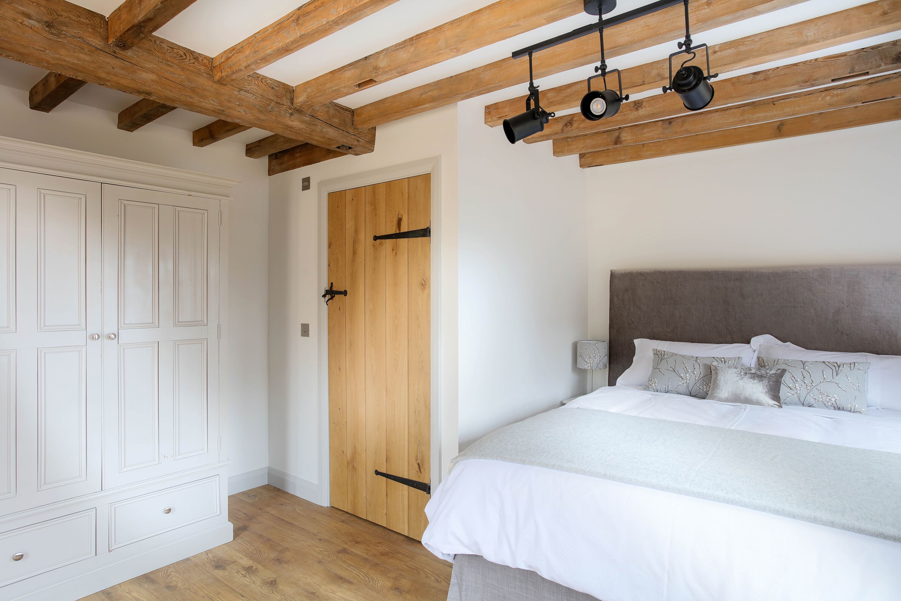 4 slaapkamers, een strijkplank/strijkijzer, wifi, beddengoed
