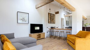 Unclassified image, 4 of 19, button - Lake View Barn Beautiful 4 bedroomed conversion sleep 9 with use of private lake (Ashby-de-la-Zouch)