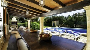 An outdoor bar area with a pool view, wooden beams, and lounge chairs. - BARRACA. Haven of peace 10 just min. walk to the centre (Puerto Pollensa)