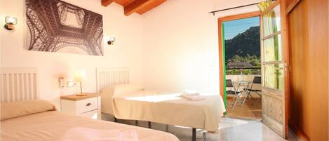 5 عدّة غرف نوم وخزنة داخل الغرفة ومكواة/لوح كي وواي فاي