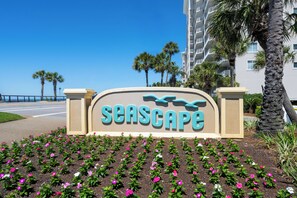 Property grounds - Large Private Balcony ~ Spacious Living Area (Miramar Beach)