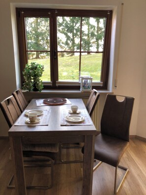 Dining - ground floor apartment (non-smoking) with terrace in the green Bad Steben (Bad Steben)
