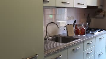 Kühlschrank, Ofen, Herdplatte, Geschirrspüler