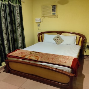 Executive Double Room | Desk, rollaway beds, free WiFi