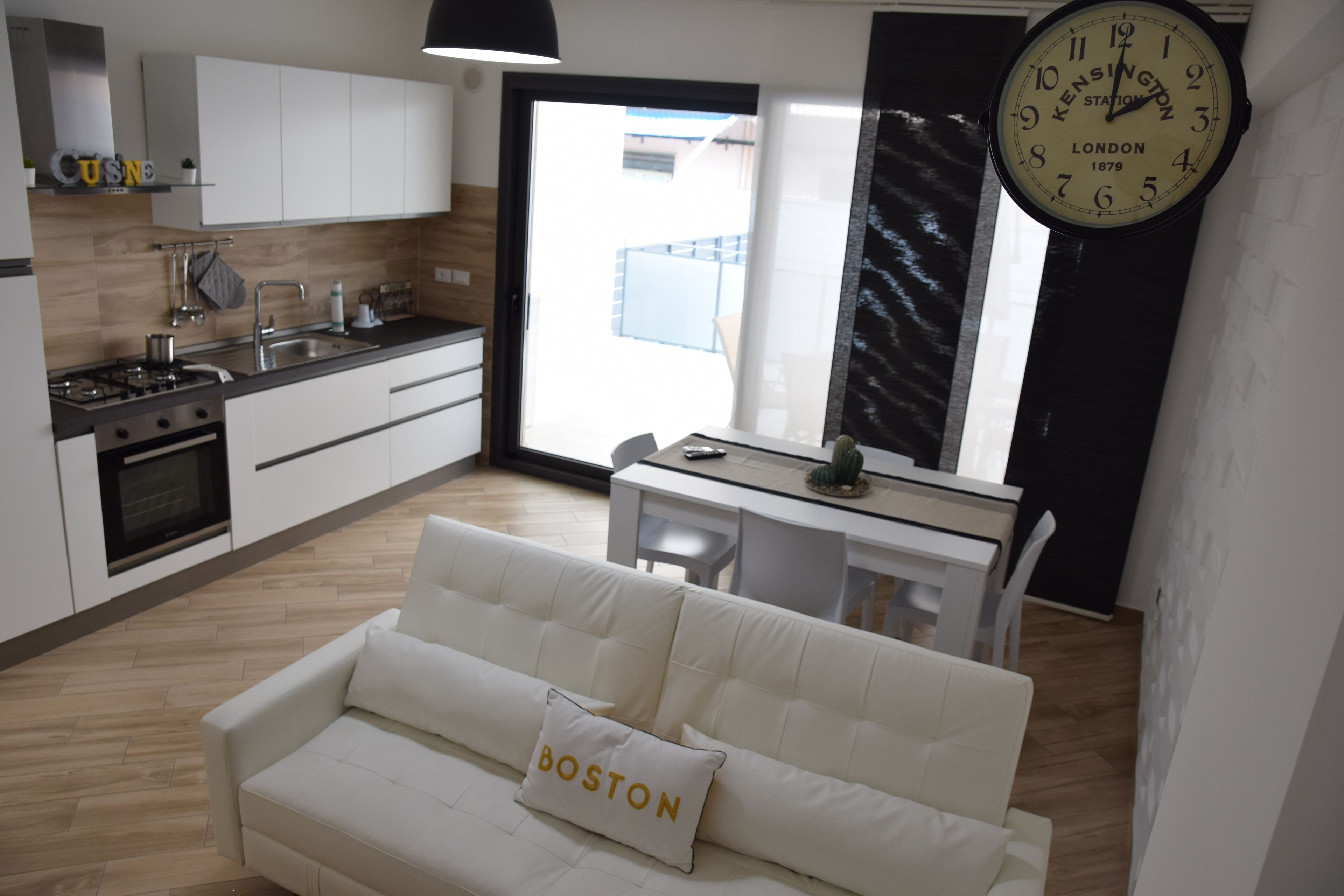 Forno, piano cottura, pentole/stoviglie/utensili