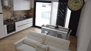 Forno, piano cottura, pentole/stoviglie/utensili