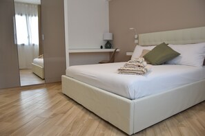Pillowtop beds, desk - Sicily Comfort Milazzo (Milazzo)