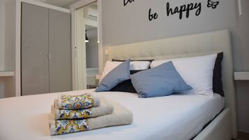 2 bedrooms, pillowtop beds, desk