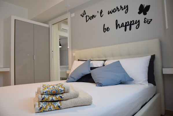 Pillowtop beds, desk