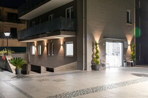 Front of property - evening/night - Hotel Calypso (Pontecagnano Faiano)