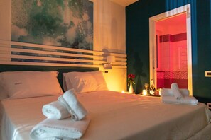 In-room safe, desk, laptop workspace, blackout curtains - Hotel Calypso (Pontecagnano Faiano)