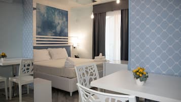 Business Studio | In-room safe, desk, laptop workspace, blackout drapes