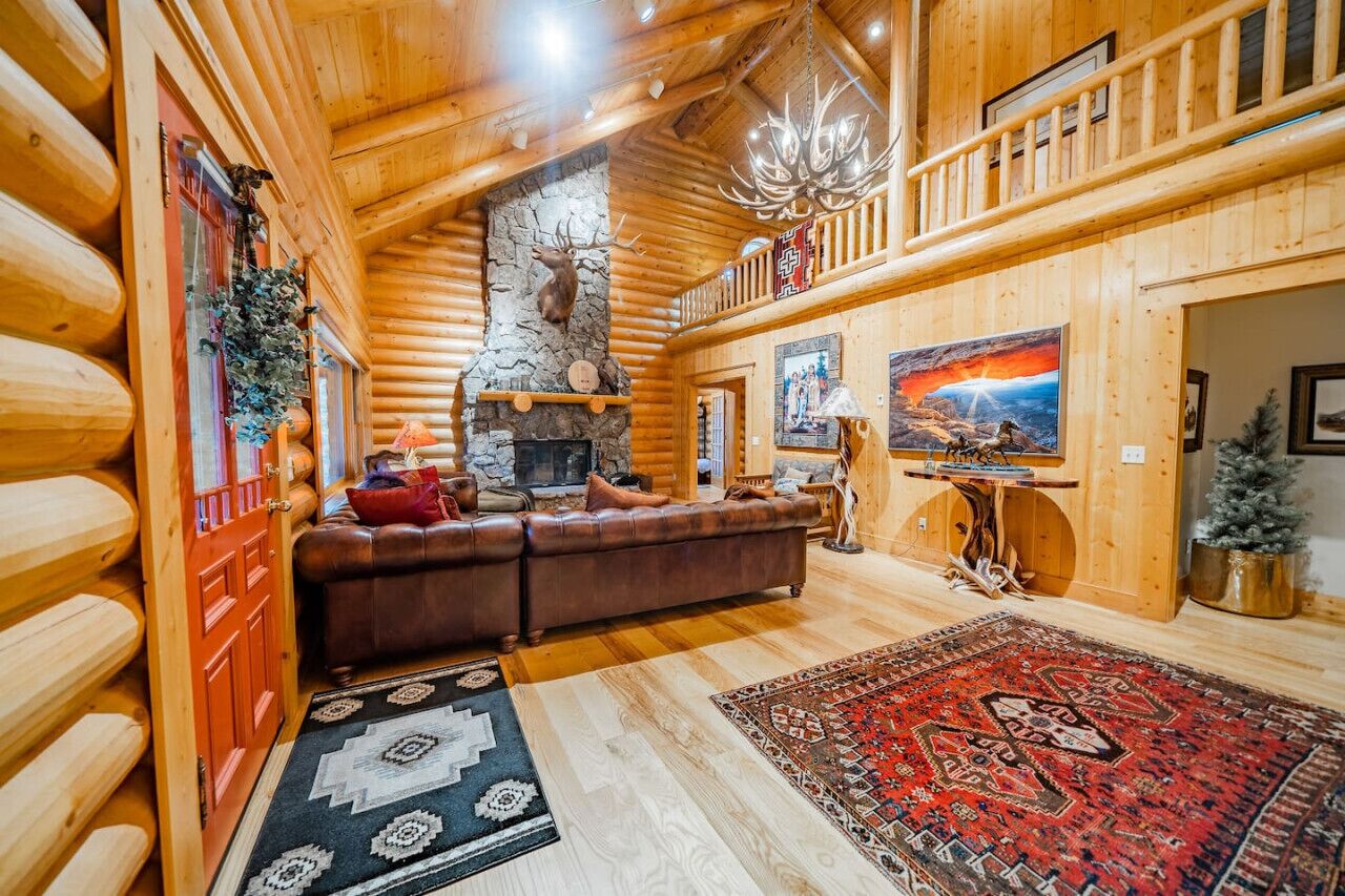 智能电视、壁炉、书