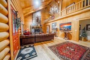 Smart-TV, peis og bøker