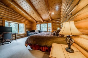 3 bedrooms, desk, iron/ironing board, travel cot