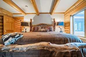 3 chambres, bureau, fer et planche à repasser, lit parapluie