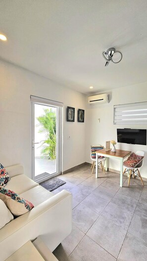 Unclassified image, 4 of 9, button - Contemporary & Inviting, 1 Bdrm Apt w/ Pvt Pool (Paradera)