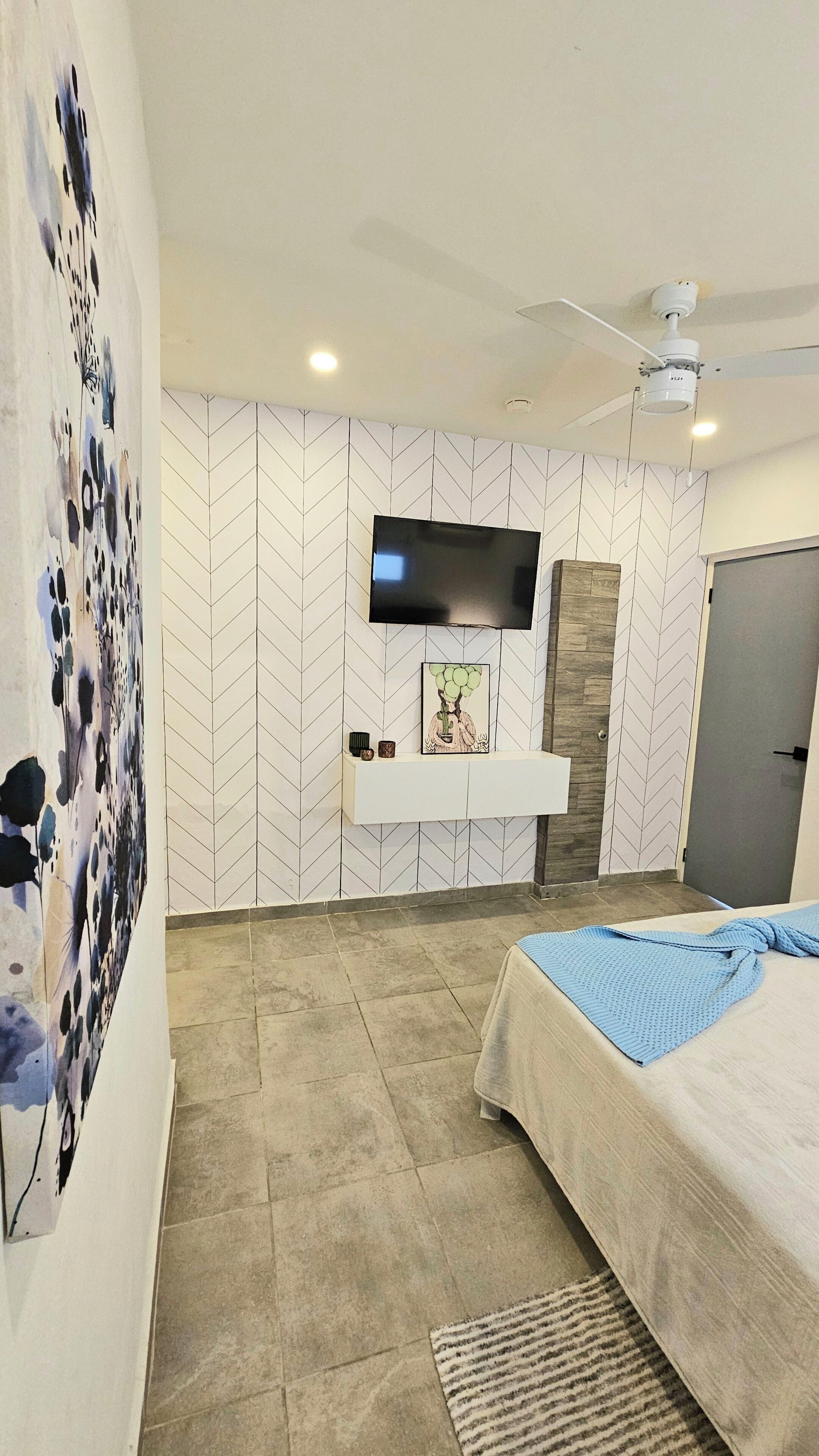 1 habitación, caja de seguridad en la habitación y escritorio 
