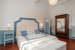 11 bedrooms, travel crib, free WiFi - Villa in Segromigno In Monte with 11 bedrooms sleeps 22 (Segromigno In Monte)