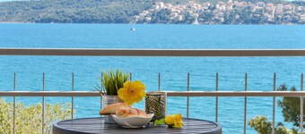 Fantastic beachfront apartment with private balcony on the Adriatic.Top location