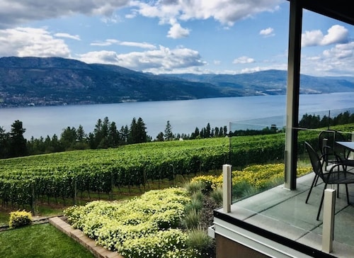 Lake County Home. 3 Bedroom. Sleeps 9 with private hot tub and is pet friendly.