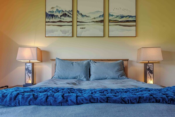 2 bedrooms, travel crib, free WiFi, bed sheets