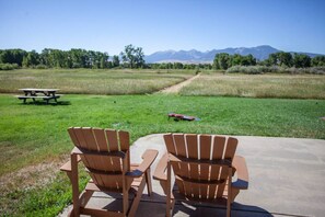 Outdoor dining - Yellowstone Crest · Yellowstone River frontage (Livingston)