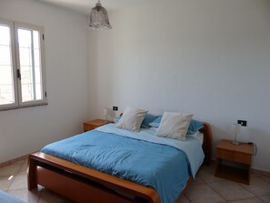 3 Schlafzimmer, Schreibtisch, Bettwäsche, Rollstuhlgeeignet