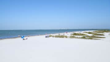Am Strand, Liegestühle, Strandtücher