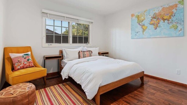 3 slaapkamers, een strijkplank/strijkijzer, wifi, beddengoed