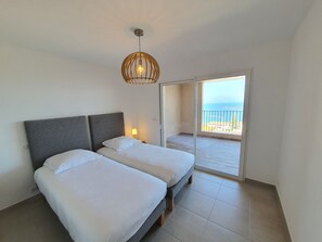 3 bedrooms, iron/ironing board, free Internet, bed sheets