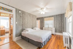 7 Schlafzimmer, Schreibtisch, Bügeleisen/Bügelbrett, WLAN