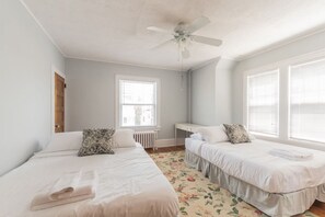 7 عدّة غرف نوم ومكتب ومكواة/لوح كي وواي فاي