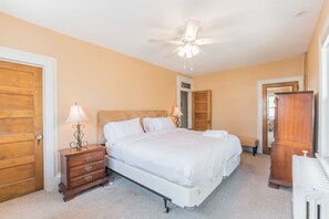 7 Schlafzimmer, Schreibtisch, Bügeleisen/Bügelbrett, WLAN