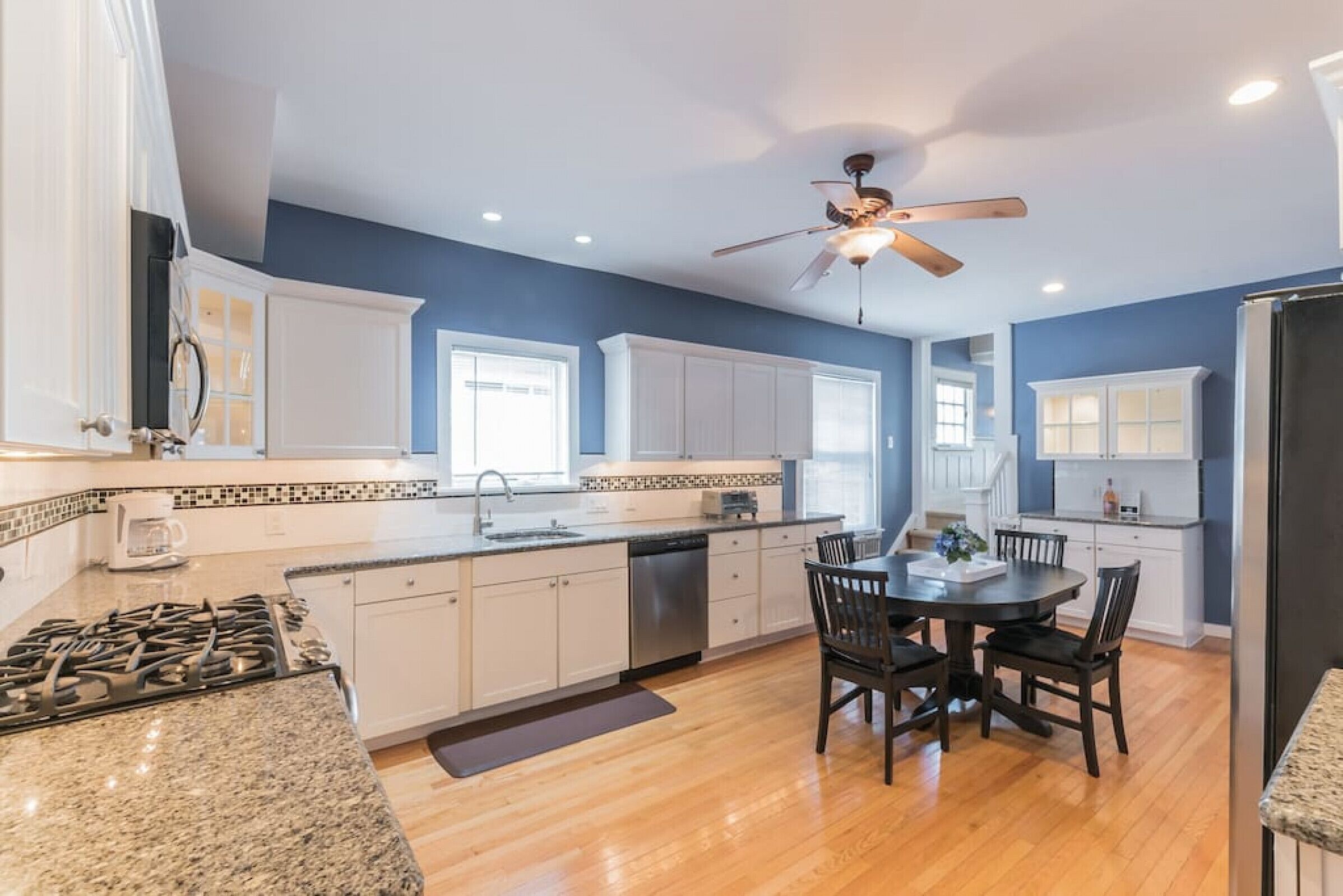 Microwave, oven, dishwasher, coffee/tea maker