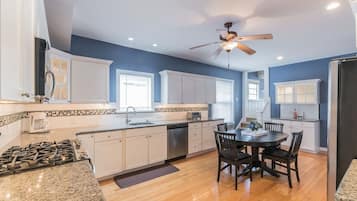 Microwave, oven, dishwasher, coffee/tea maker