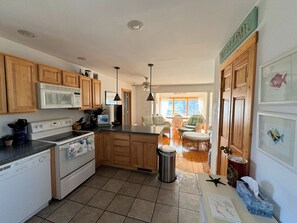 Interior - Turn of the Creek - 2BR home, W/F, Water Access home deck & dock.NO LINENS (Chincoteague)