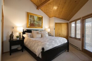 3 bedrooms, desk, iron/ironing board, WiFi