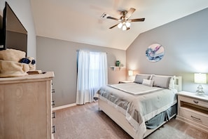 4 bedrooms, desk, iron/ironing board, travel crib