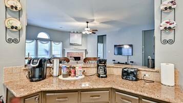 KylskÄp, mikrovÄgsugn, ugn och spishÀll