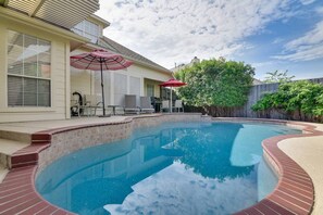 Unclassified image, 4 of 43, button